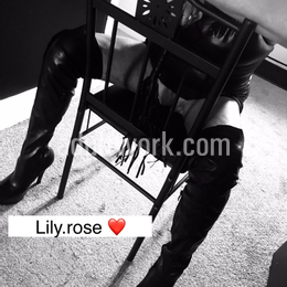 lily.rose's profile image